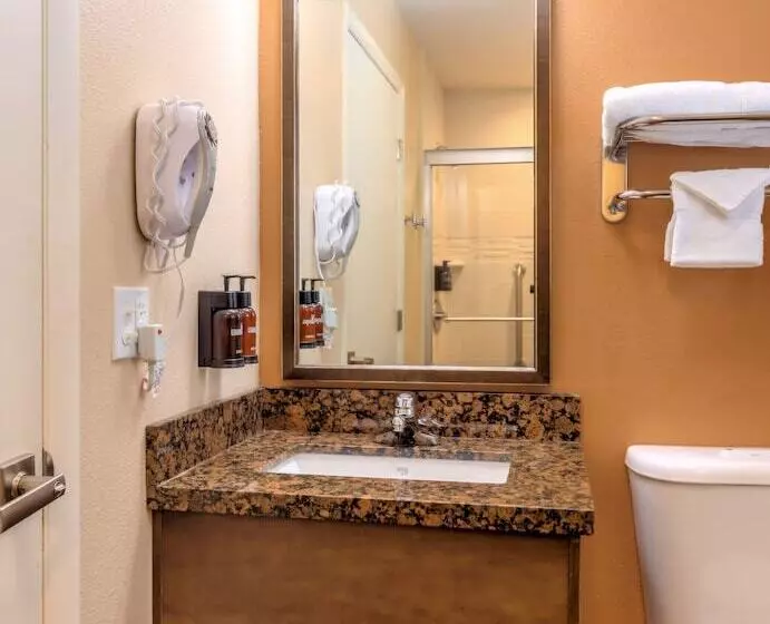 سوییت جونیور, Boulder University Inn