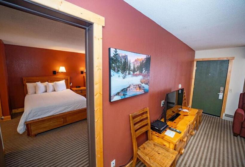 غرفة قياسية مزوَّدة بمطبخ, Estes