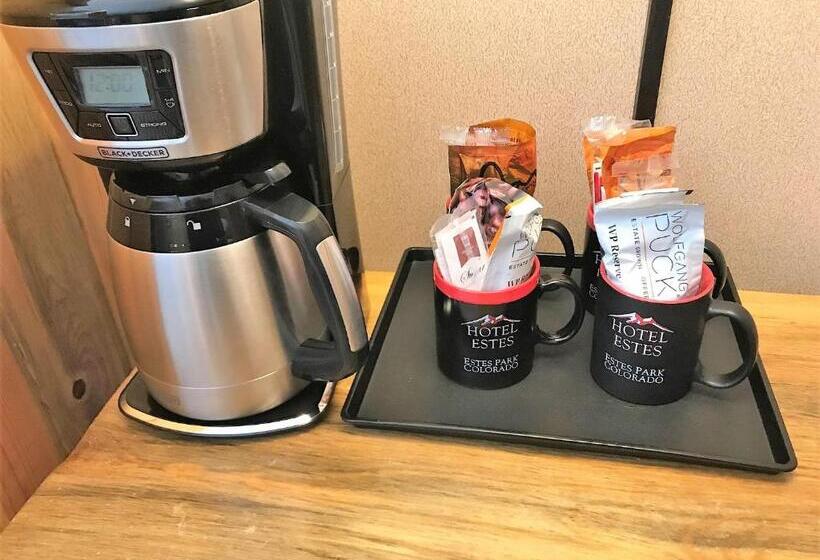 غرفة قياسية مزوَّدة بمطبخ, Estes