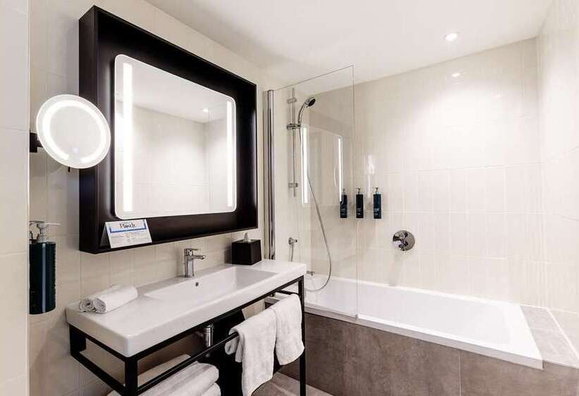 اتاق استاندارد با تخت بزرگ, Hilton Houston Westchase