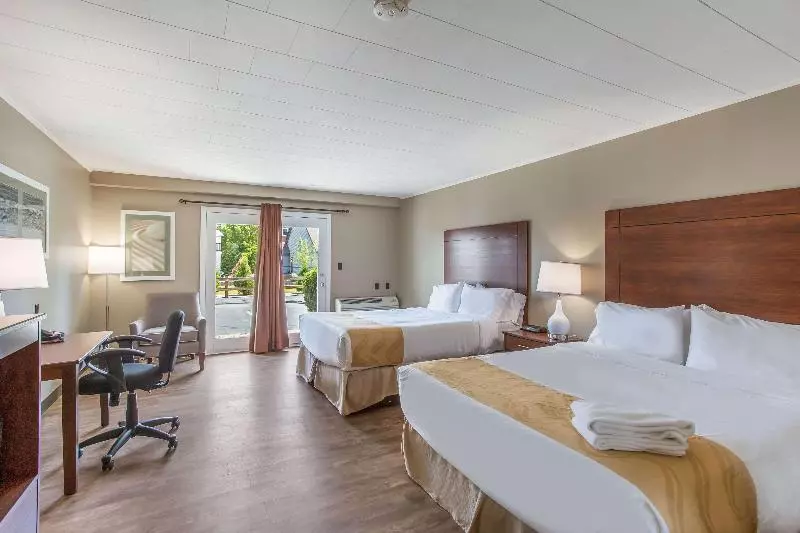 クイーンサイズベッドのスタンダードルーム, Quality Inn & Suites