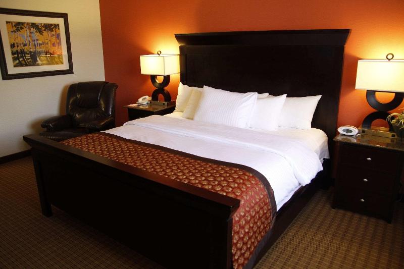 스위트 킹사이즈 침대, Ramada By Wyndham Viscount Suites Tucson East
