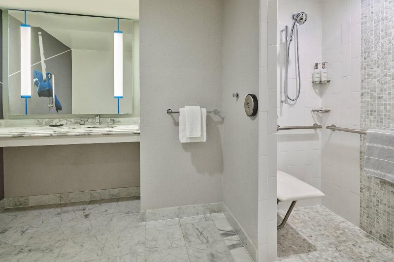 اتاق استاندارد با تخت بزرگ, The Camby Autograph Collection