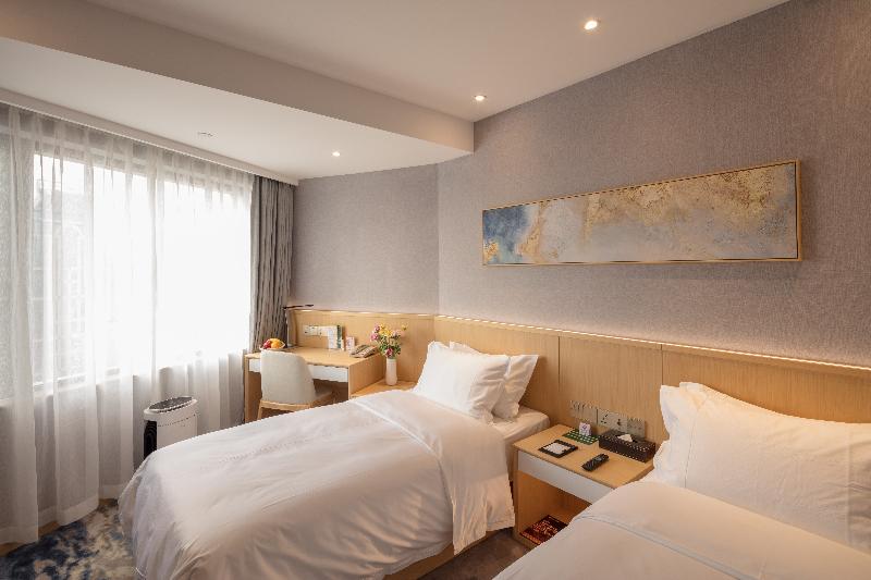 سوییت جونیور, The Camby Autograph Collection