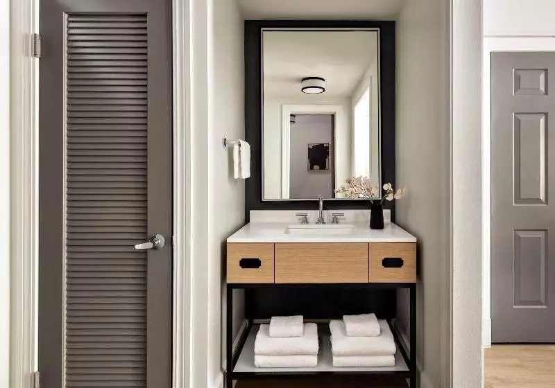 身障者適用スタンダードルーム, Kimpton Brice Hotel, An Ihg