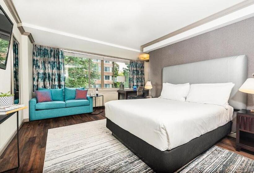 스탠다드 스튜디오, The River Inn