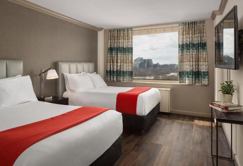 스위트, The River Inn