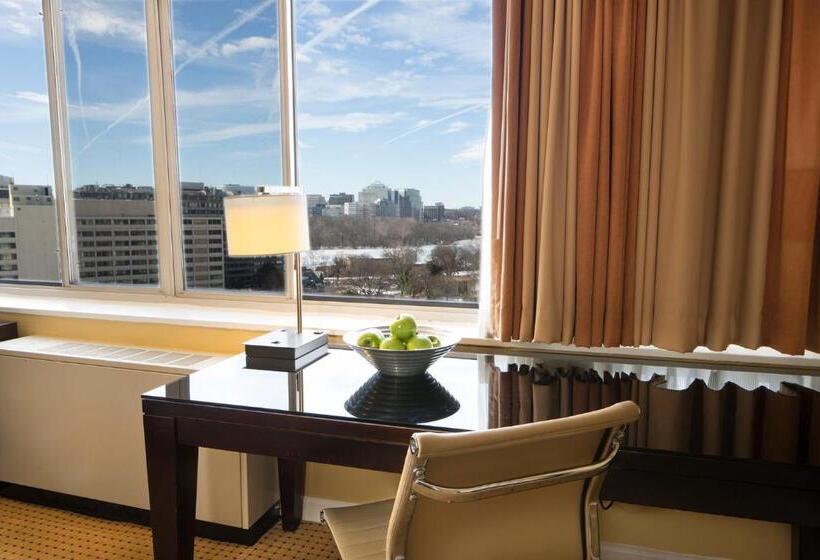 스위트, The River Inn