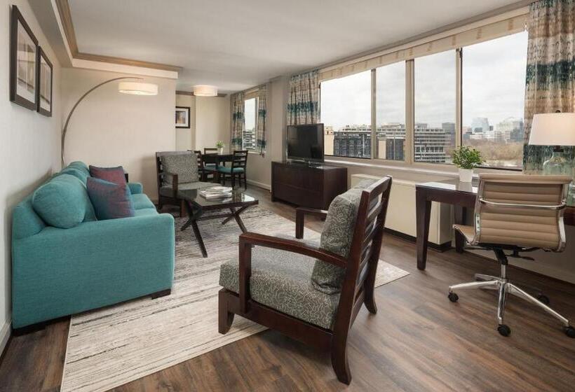 스위트 킹사이즈 침대, The River Inn