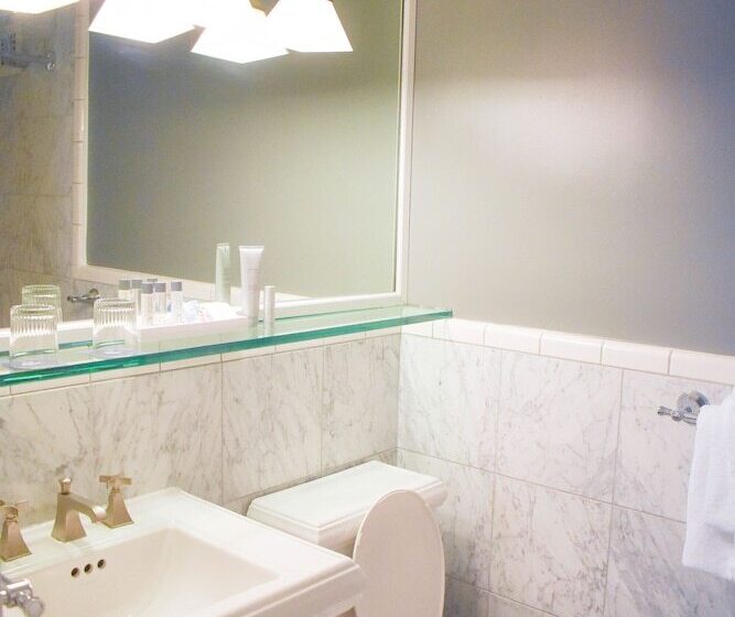 스위트, The River Inn