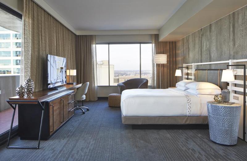 Номер Стандарт, The Worthington Renaissance Fort Worth