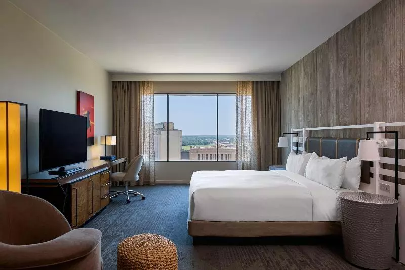اتاق استاندارد با تخت بزرگ, The Worthington Renaissance Fort Worth
