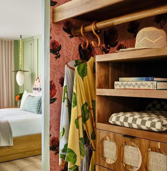 اتاق استاندارد با تخت بزرگ, Wayfinder Waikiki   Voted Top 10 Best Hotels In Hawaii!