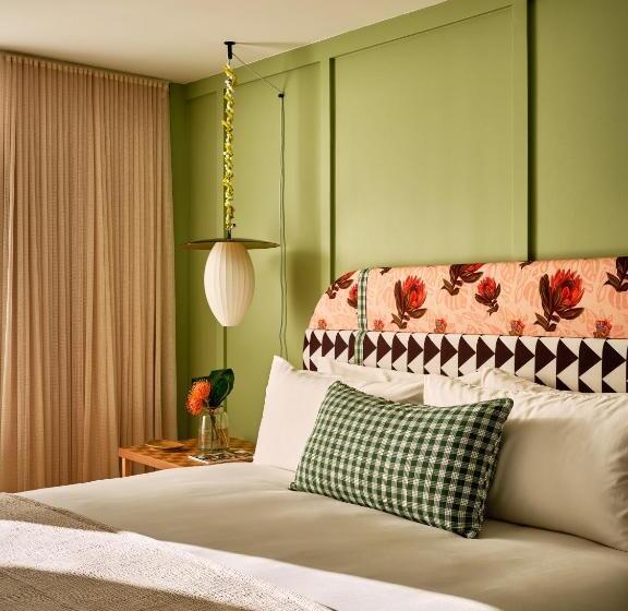 キングサイズベッドのスタンダードルーム, Wayfinder Waikiki   Voted Top 10 Best Hotels In Hawaii!