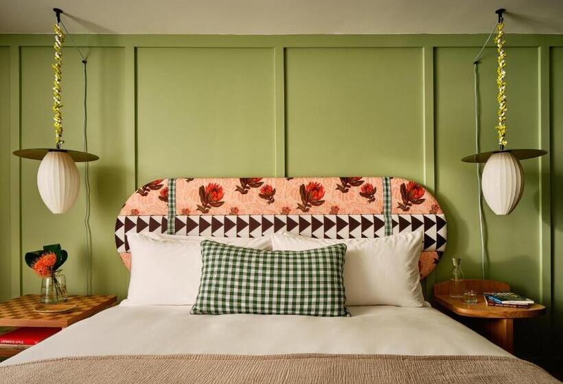 キングサイズベッドのスタンダードルーム, Wayfinder Waikiki   Voted Top 10 Best Hotels In Hawaii!