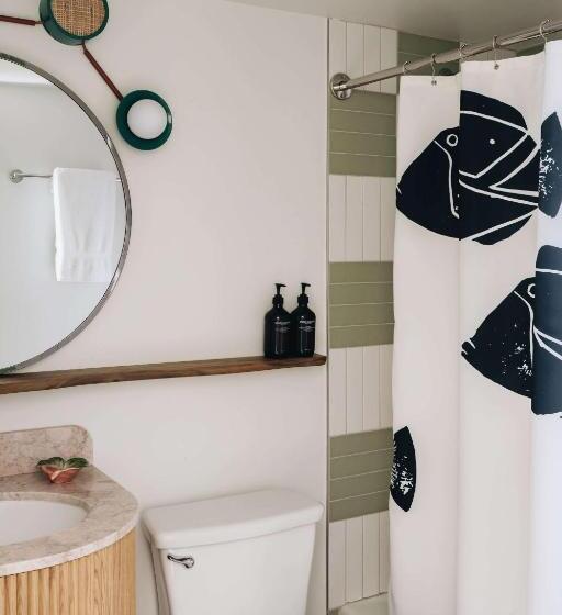 キングサイズベッドのスタンダードルーム, Wayfinder Waikiki   Voted Top 10 Best Hotels In Hawaii!