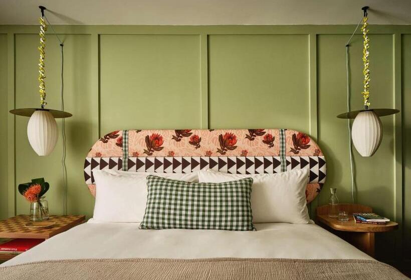 اتاق استاندارد با تخت بزرگ, Wayfinder Waikiki   Voted Top 10 Best Hotels In Hawaii!