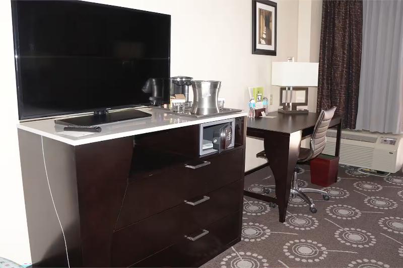 Номер Стандарт Кровать Кинг Адаптированный для Инвалидов, Wyndham Midland Downtown