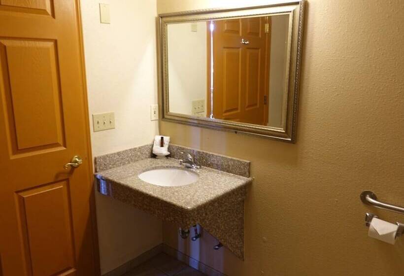 غرفة قياسية رباعية, Seasons Motel