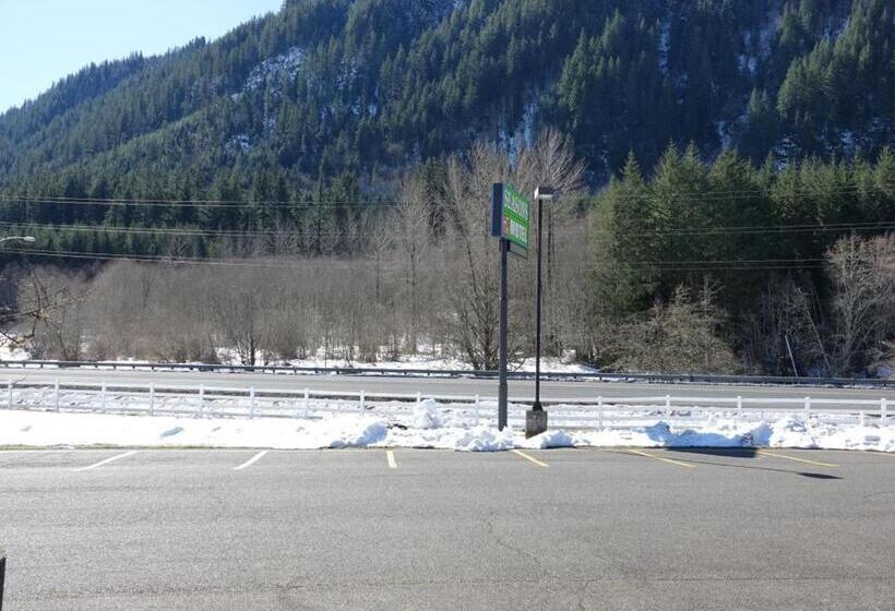 غرفة قياسية سرير ملكى لذوى الإحتياجات الخاصة, Seasons Motel