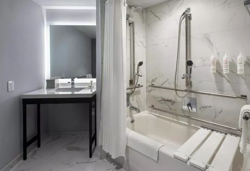 اتاق استاندارد با تخت بزرگ, Boston Marriott Copley Place