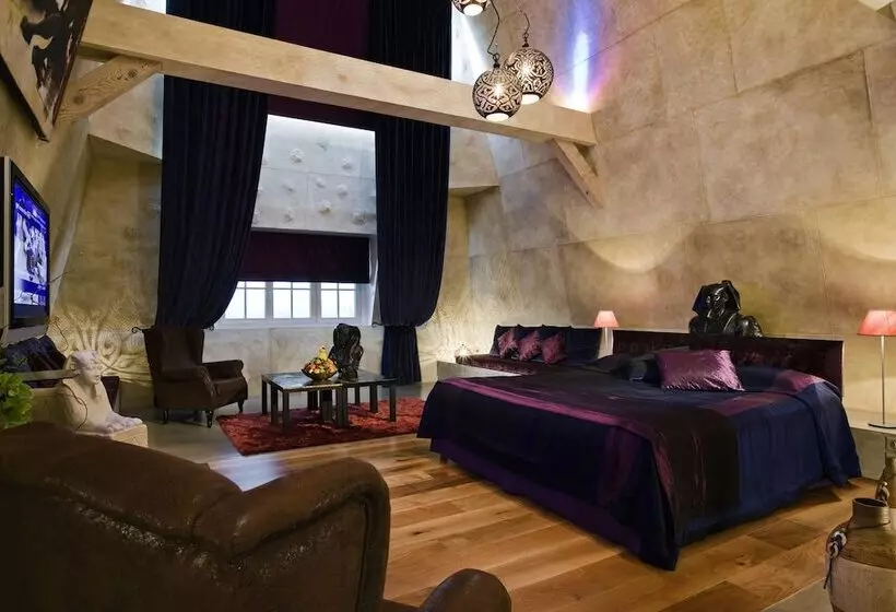 Prestige Room, Chateau De Montvillargenne