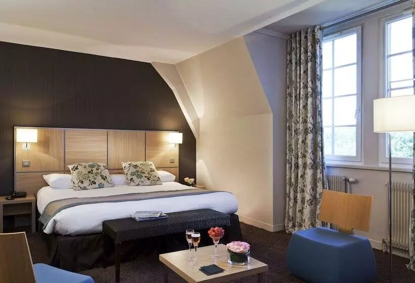 Superior Room, Chateau De Montvillargenne