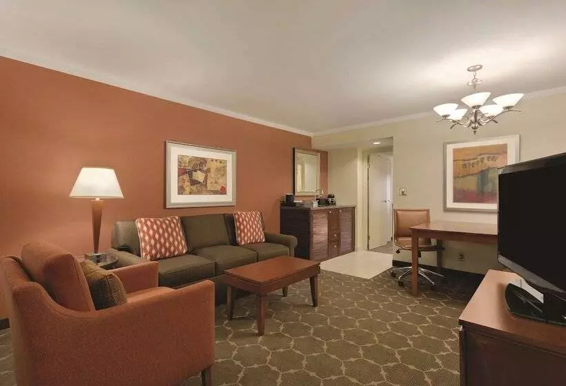 سوییت, Embassy Suites Hotel Denver Tech Center