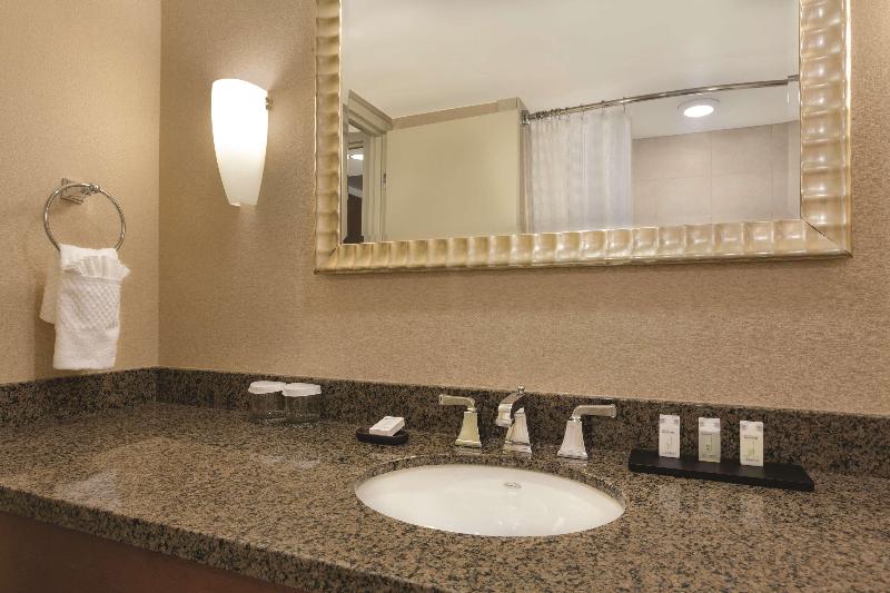 프리미엄 스위트, Embassy Suites Hotel Denver Tech Center