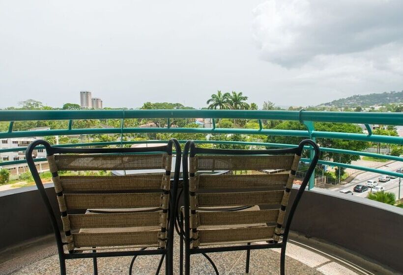 سوئیت با بالکن, Kapok