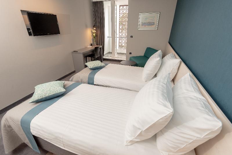 Superior Room, Kolovare