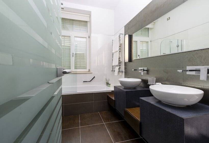 غرفة سوبيريور, Lapad