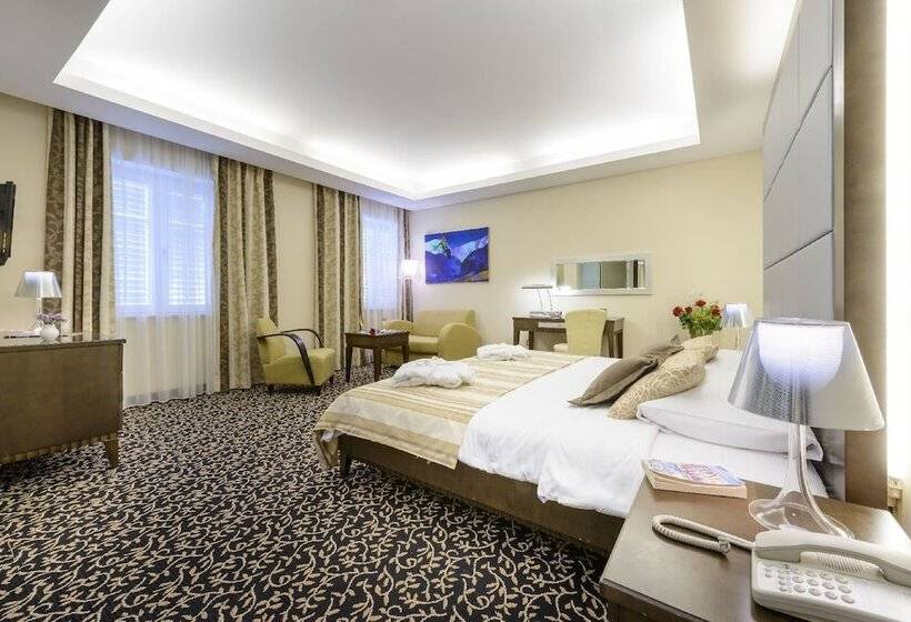 غرفة سوبيريور, Lapad