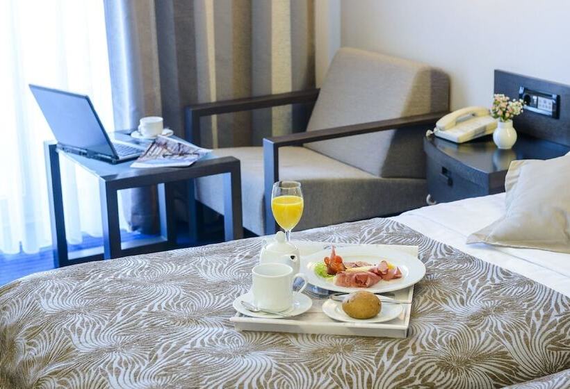 غرفة كلاسيكية, Lapad