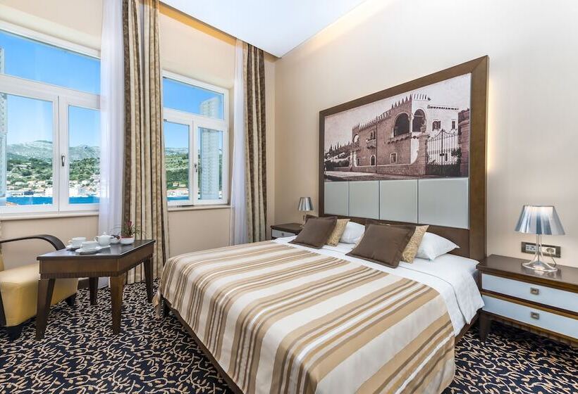 جناح جونيور ذات إطلالة, Lapad