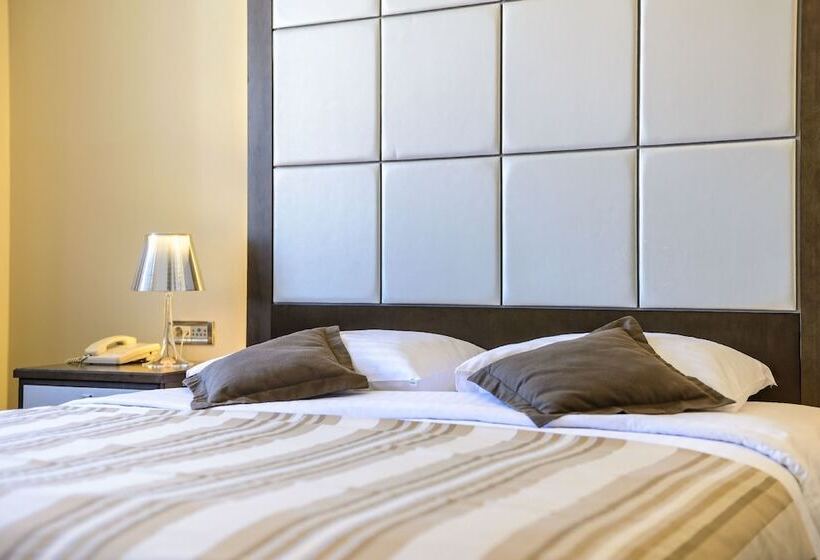 جناح جونيور ذات إطلالة, Lapad