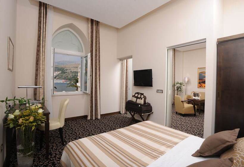 جناح جونيور ذات إطلالة, Lapad