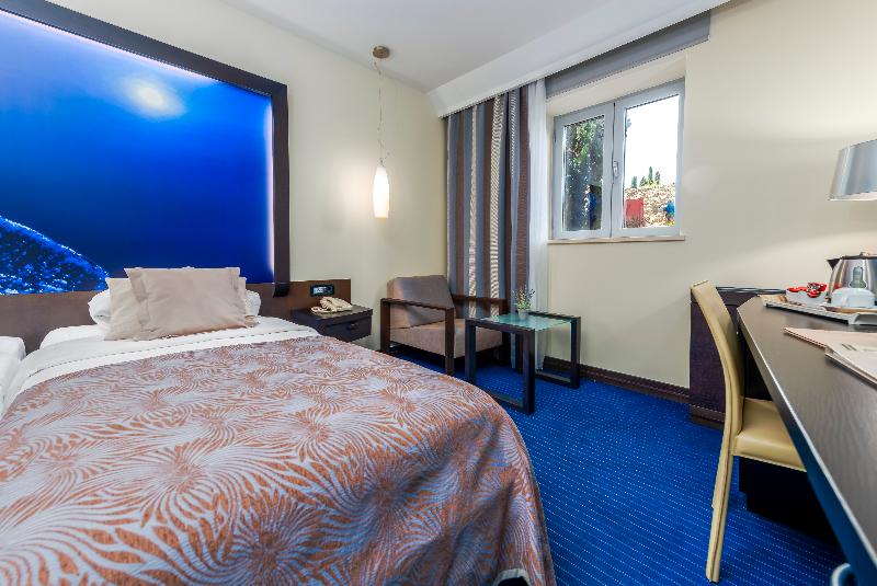 غرفة كلاسيكية, Lapad