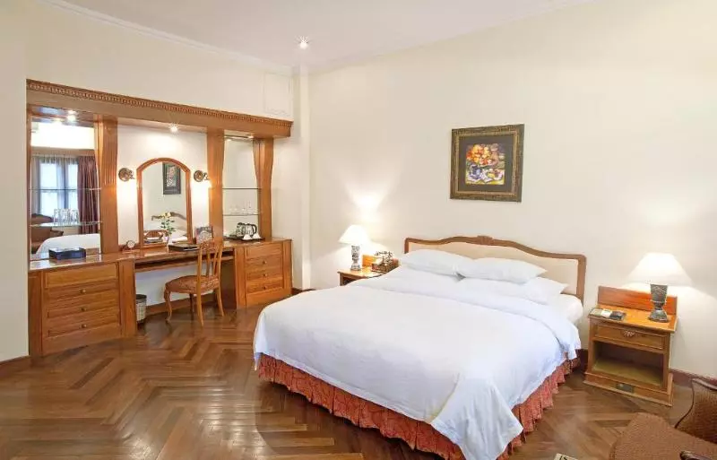 اتاق لوکس با چشم‌انداز شهر, Majestic Saigon