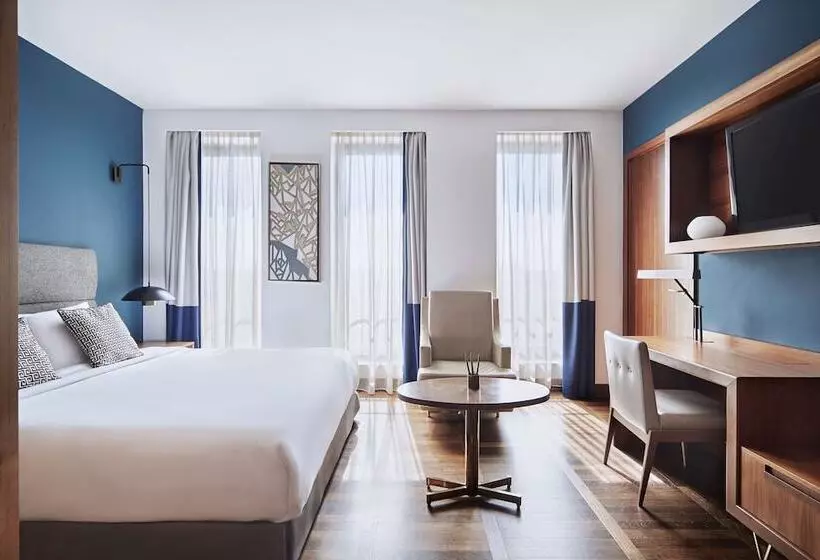 اتاق لوکس با تخت بزرگ, Metropol Palace, Belgrade