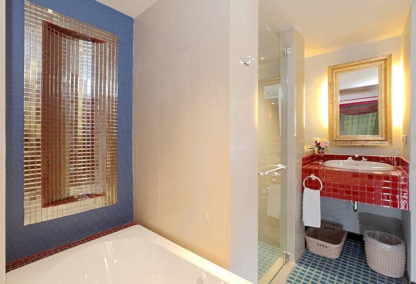 Quarto Deluxe Vista Mar, S A F E Residence Patong