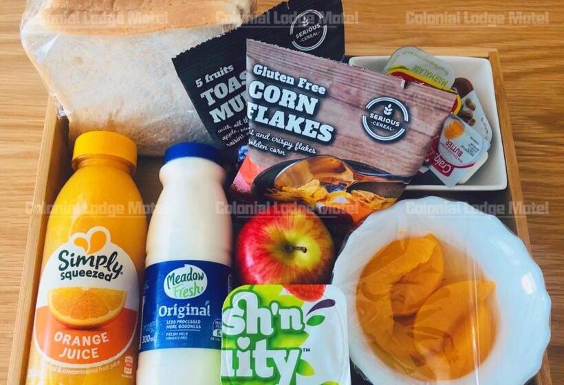 Студия Стандарт, Colonial Lodge Motel