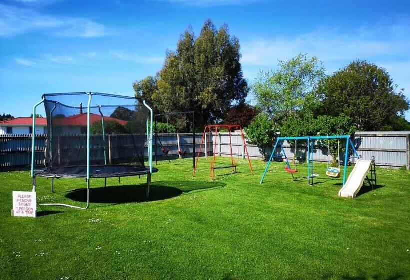 Апартаменты 2 Спальни, Colonial Lodge Motel