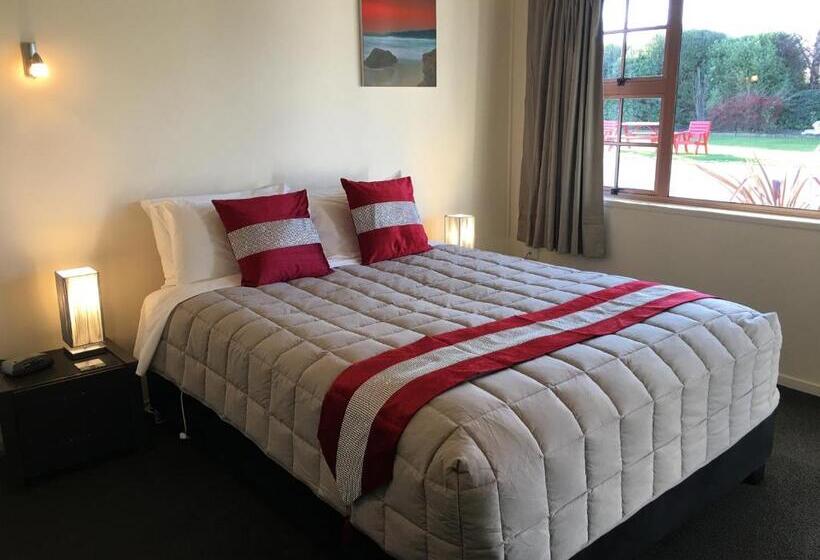 Студия Стандарт, Colonial Lodge Motel