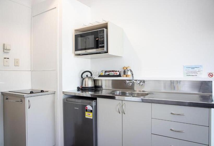 Апартаменты 1 Спальня, Colonial Lodge Motel