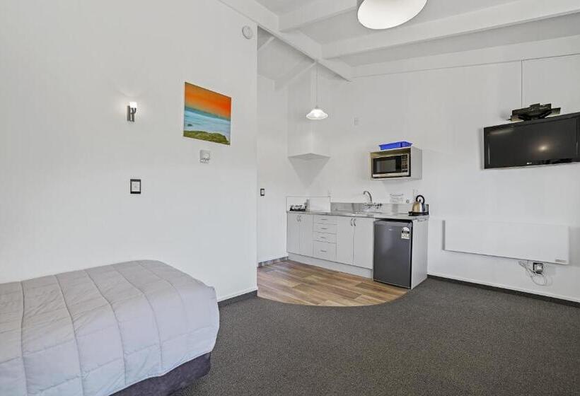 Апартаменты 1 Спальня, Colonial Lodge Motel