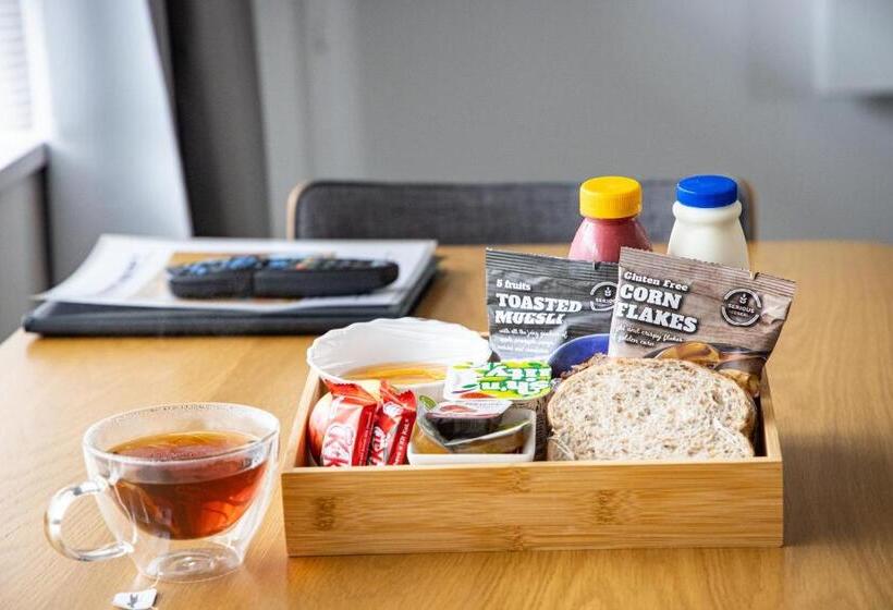 Семейные Апартаменты, Colonial Lodge Motel