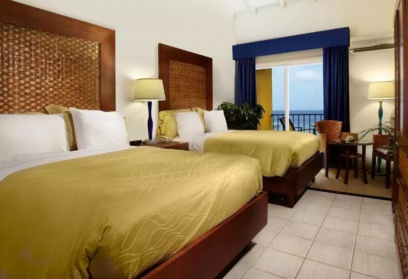 اتاق لوکس با چشم‌انداز دریا, Divi Flamingo Beach Resort