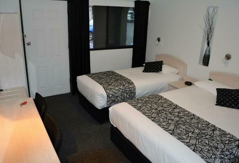 חדר דלוקס לשלושה, Alabaster Motor Inn