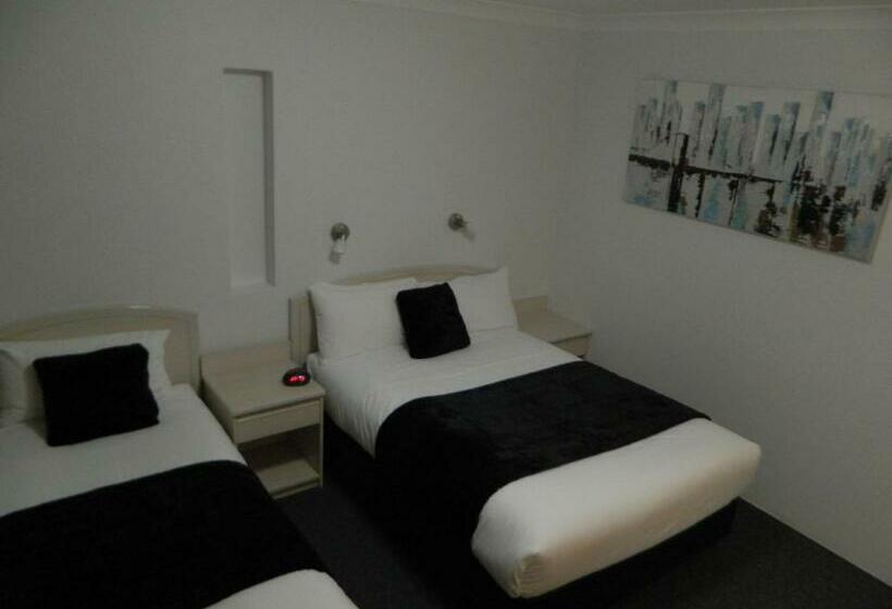 חדר דלוקס לשלושה, Alabaster Motor Inn